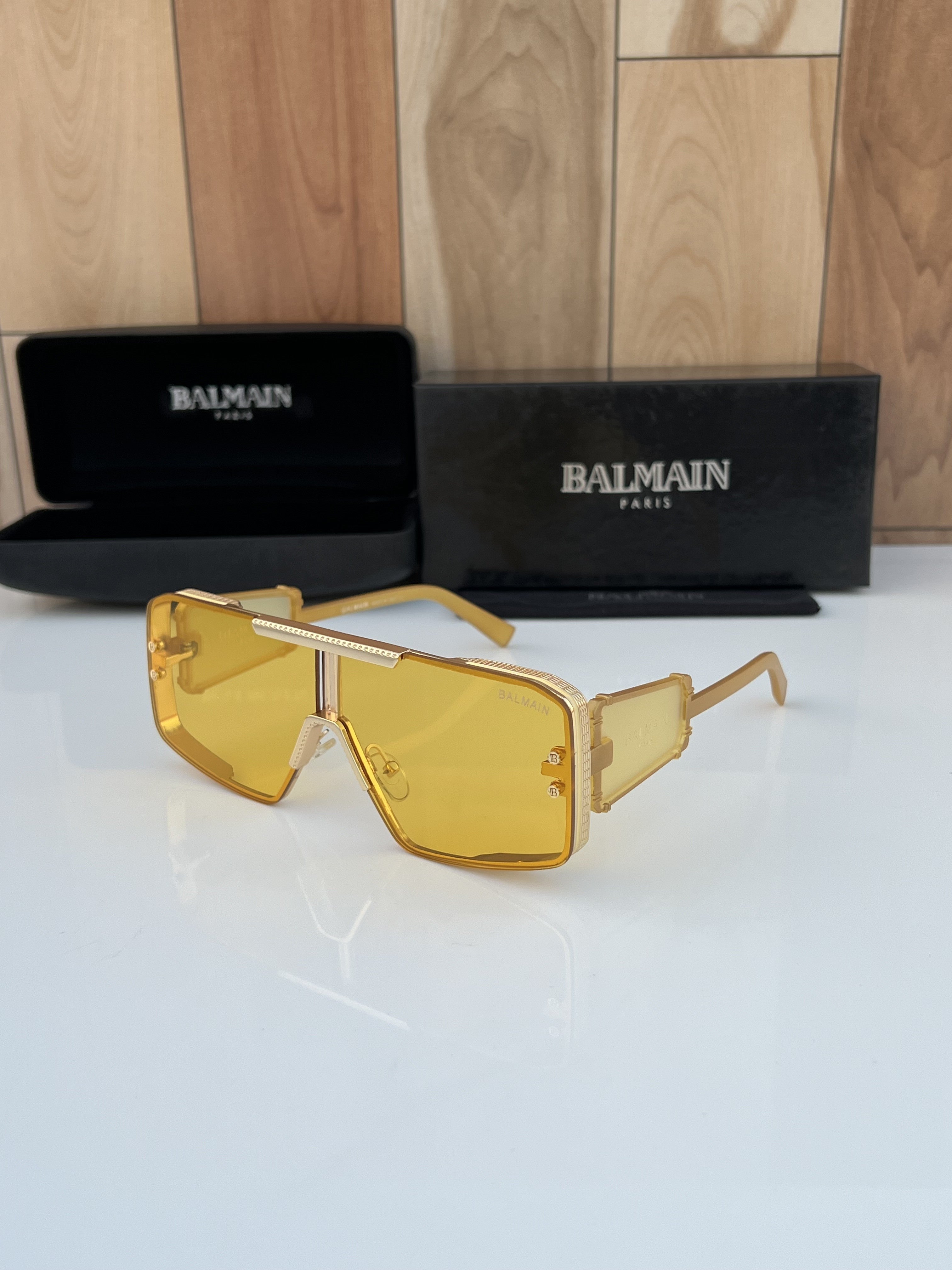 Bal_main_98196_gold_yellow